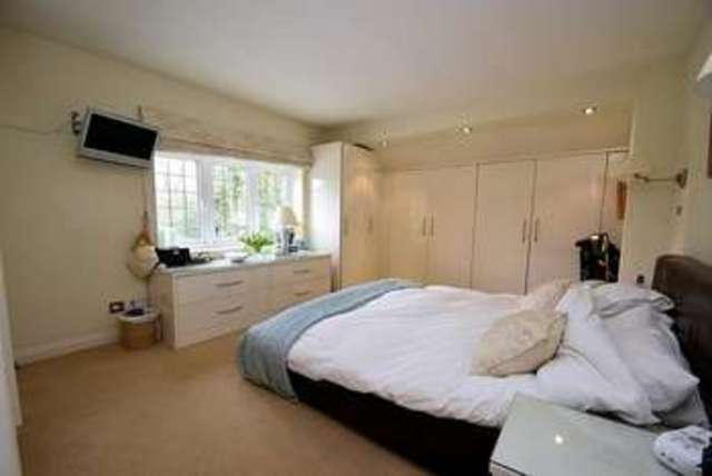  Image of 5 bedroom Detached house for sale in Goffs Hill Crays Pond Reading RG8 at Crays Pond  Reading, RG8 7QD