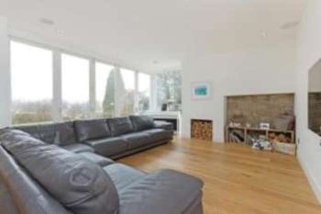  Image of 4 bedroom Detached house for sale in Crossburn Avenue Milngavie Glasgow G62 at Milngavie Glasgow Milngavie, G62 6DS