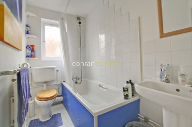  Image of 2 bedroom Flat to rent in Crosslet Vale London SE10 at Crosslet Vale  Greenwich, SE10 8DH
