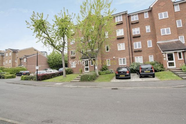  Image of 2 bedroom Flat to rent in Crosslet Vale London SE10 at Crosslet Vale  Greenwich, SE10 8DH