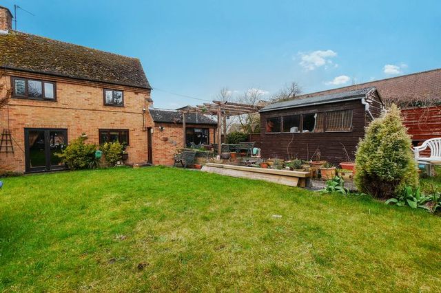  Image of 3 bedroom Semi-Detached house for sale in Park View Crowmarsh Gifford Wallingford OX10 at Park View  Crowmarsh Gifford, OX10 8BJ
