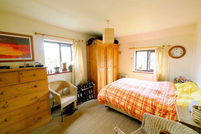  Image of 3 bedroom Semi-Detached house for sale in Park View Crowmarsh Gifford Wallingford OX10 at Park View  Crowmarsh Gifford, OX10 8BJ