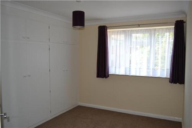  Image of 2 bedroom Flat to rent in Rainham Road South Dagenham RM10 at Dagenham Essex Dagenham, RM10 7XP