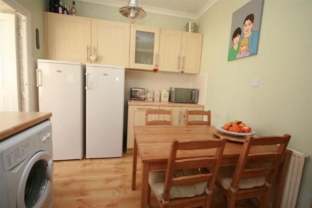  Image of 3 bedroom Terraced house to rent in Deanfield Drive Bo