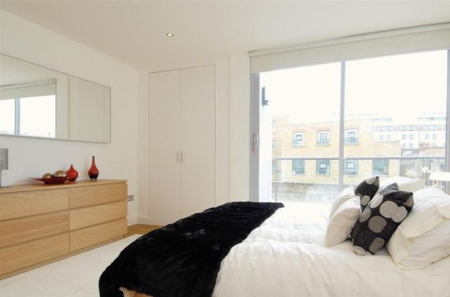  Image of 2 bedroom Flat to rent in Dereham Place London EC2A at Dereham Place  London, EC2A 3HJ