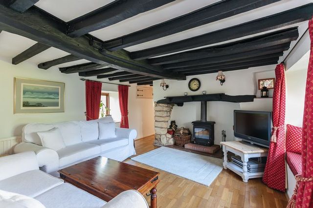  Image of 3 bedroom Detached house for sale in Dinton Dinton Aylesbury HP17 at Dinton Aylesbury, HP17 8UR