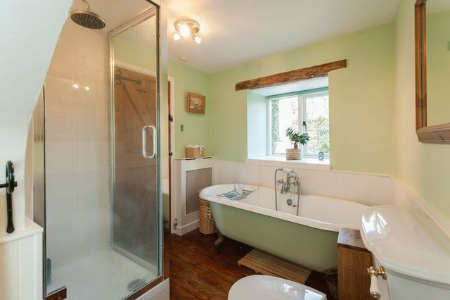  Image of 3 bedroom Detached house for sale in Dinton Dinton Aylesbury HP17 at Dinton Aylesbury, HP17 8UR
