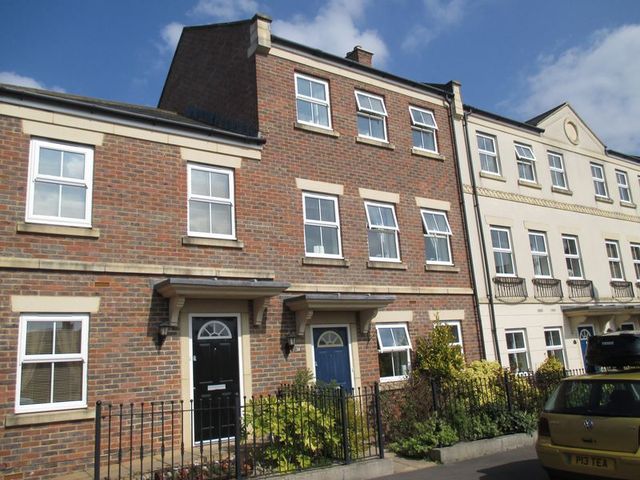  Image of 3 bedroom Detached house to rent in Dowland Close Swindon SN25 at Dowland Close Redhouse Swindon, SN25 2GD