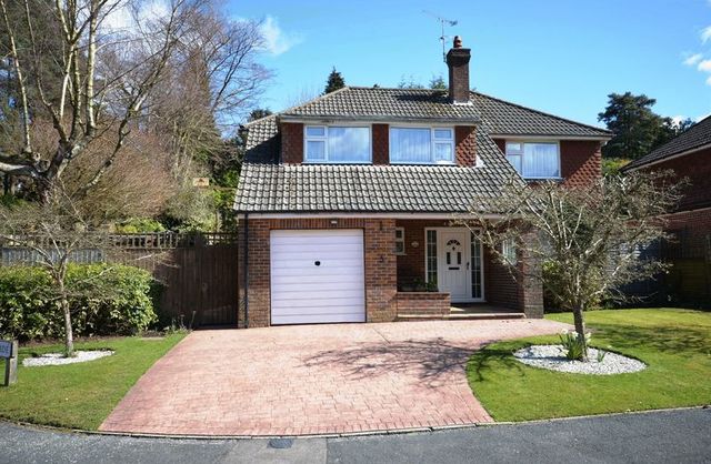  Image of 3 bedroom Detached house for sale in Downside Hindhead GU26 at Downside Beacon Hill Hindhead, GU26 6RR
