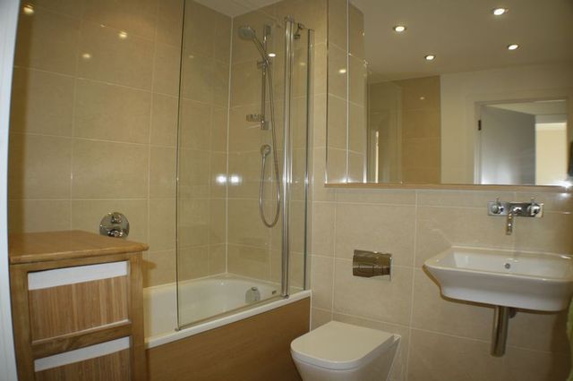  Image of 1 bedroom Flat to rent in Drake Way Reading RG2 at Drake Way  Reading, RG2 0WR