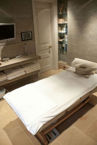  Image of 5 bedroom Flat for sale in Duchess of Bedfords Walk London W8 at Duchess of Bedfords Walk  London, W8 7QQ