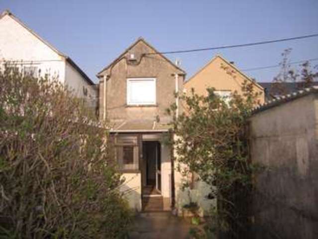 Image of 3 bedroom Cottage for sale in The Garretts Coronation Street Fairford GL7 at Fairford Gloucestershire, GL7 4JF
