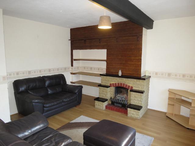  Image of 3 bedroom Semi-Detached house to rent in Easby Crescent Morden SM4 at Morden  London, SM4 6SB