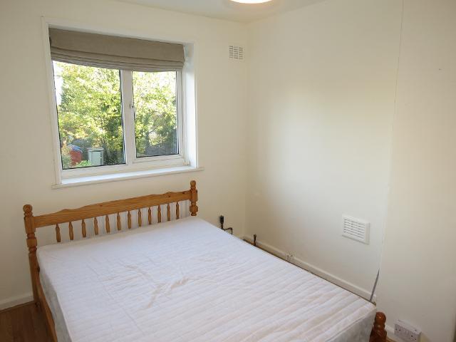  Image of 3 bedroom Semi-Detached house to rent in Easby Crescent Morden SM4 at Morden  London, SM4 6SB