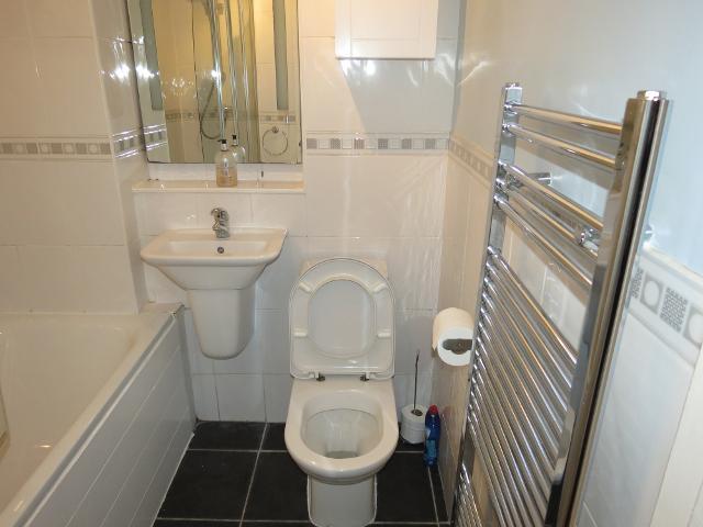  Image of 3 bedroom Semi-Detached house to rent in Easby Crescent Morden SM4 at Morden  London, SM4 6SB