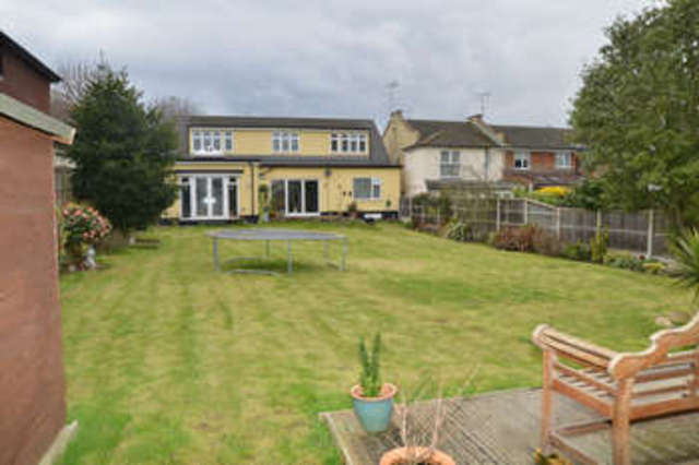  Image of 5 bedroom Detached house for sale in Eastwood Road Leigh-on-Sea SS9 at Leigh-on-Sea Leigh-on-Sea, SS9 3AB