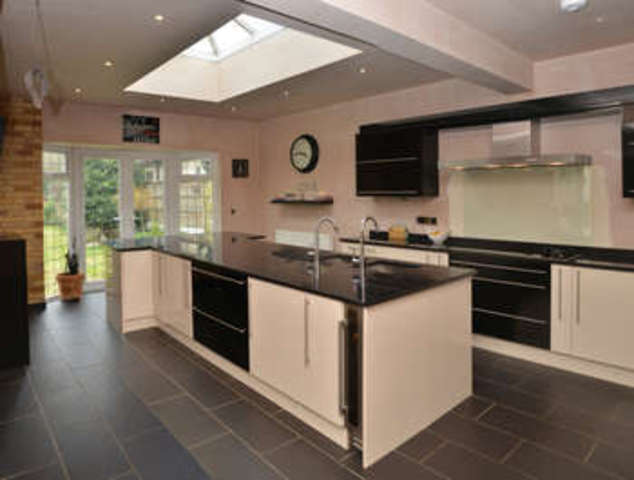  Image of 5 bedroom Detached house for sale in Eastwood Road Leigh-on-Sea SS9 at Leigh-on-Sea Leigh-on-Sea, SS9 3AB