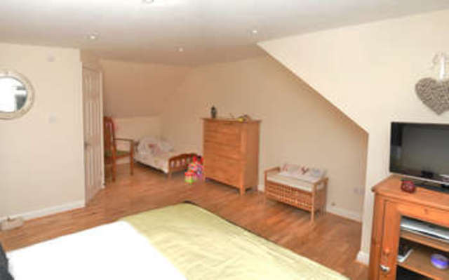  Image of 5 bedroom Detached house for sale in Eastwood Road Leigh-on-Sea SS9 at Leigh-on-Sea Leigh-on-Sea, SS9 3AB