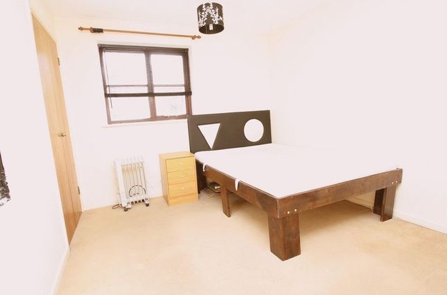  Image of 1 bedroom Flat to rent in Eaton Avenue High Wycombe HP12 at Eaton Avenue  High Wycombe, HP12 3AT