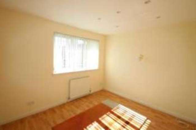  Image of 2 bedroom Terraced house for sale in Elder Grove Avenue Govan Glasgow G51 at Glasgow Lanarkshire Govan, G51 4EG