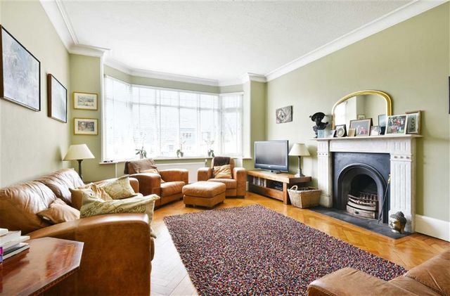  Image of 4 bedroom Property to rent in Elrington Road Hove BN3 at Elrington Road Hove Hove, BN3 6LG