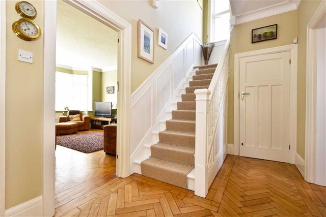  Image of 4 bedroom Property to rent in Elrington Road Hove BN3 at Elrington Road Hove Hove, BN3 6LG