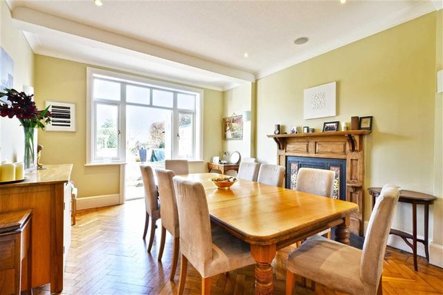  Image of 4 bedroom Property to rent in Elrington Road Hove BN3 at Elrington Road Hove Hove, BN3 6LG