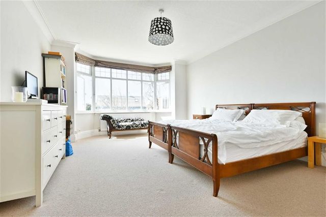  Image of 4 bedroom Property to rent in Elrington Road Hove BN3 at Elrington Road Hove Hove, BN3 6LG
