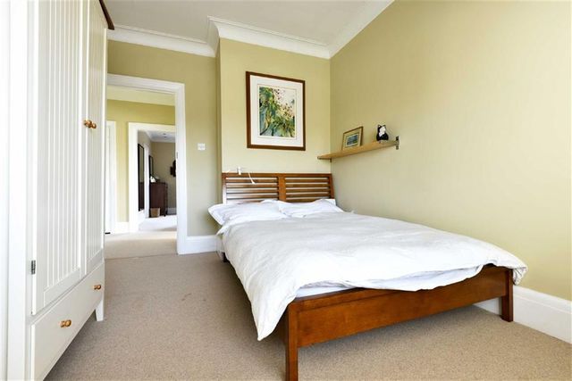  Image of 4 bedroom Property to rent in Elrington Road Hove BN3 at Elrington Road Hove Hove, BN3 6LG