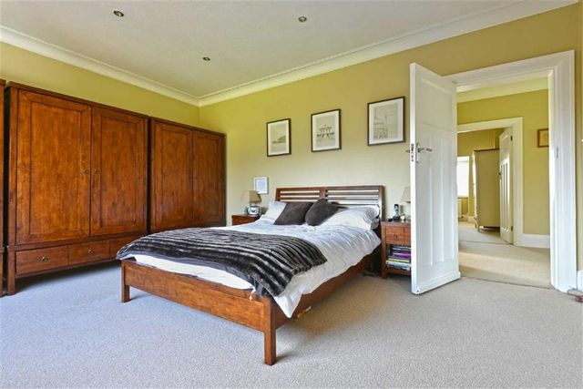  Image of 4 bedroom Property to rent in Elrington Road Hove BN3 at Elrington Road Hove Hove, BN3 6LG