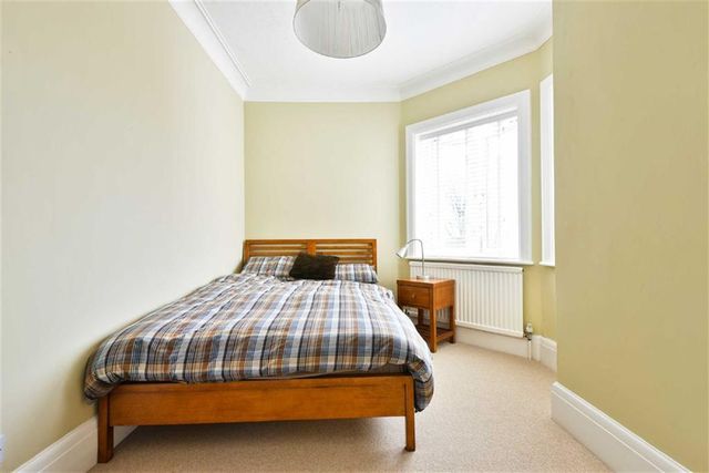  Image of 4 bedroom Property to rent in Elrington Road Hove BN3 at Elrington Road Hove Hove, BN3 6LG