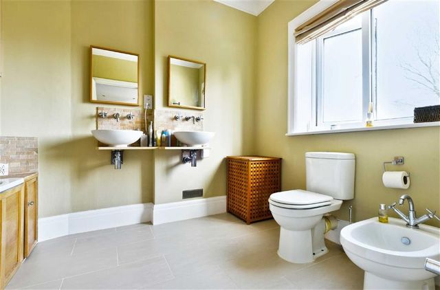  Image of 4 bedroom Property to rent in Elrington Road Hove BN3 at Elrington Road Hove Hove, BN3 6LG