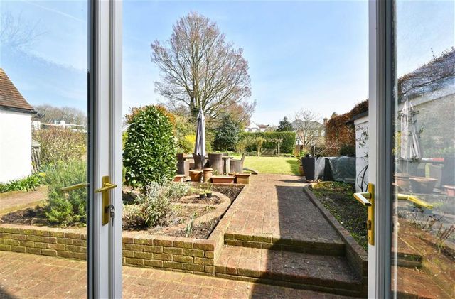  Image of 4 bedroom Property to rent in Elrington Road Hove BN3 at Elrington Road Hove Hove, BN3 6LG