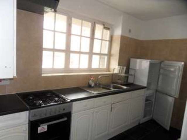  Image of 3 bedroom Flat to rent in Ossulston Street London NW1 at London, NW1 1EZ