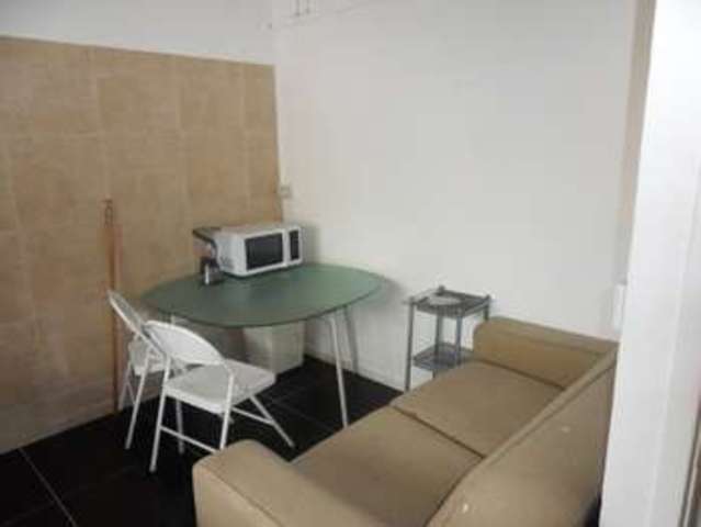  Image of 3 bedroom Flat to rent in Ossulston Street London NW1 at London, NW1 1EZ