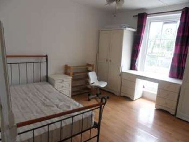  Image of 3 bedroom Flat to rent in Ossulston Street London NW1 at London, NW1 1EZ