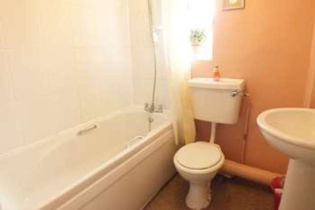  Image of 3 bedroom Detached house for sale in Southampton Street Faringdon SN7 at Faringdon Oxfordshire, SN7 7AZ