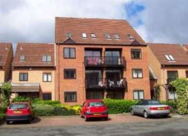  Image of 2 bedroom Apartment to rent in Flamingo Court Nottingham NG7 at Flamingo Court Castle Marina Nottingham, NG7 1GJ