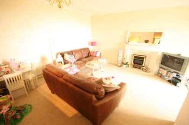  Image of 2 bedroom Flat to rent in Higher Lincombe Road Torquay TQ1 at Higher Lincombe Road TORQUAY Devon, TQ1 2EX