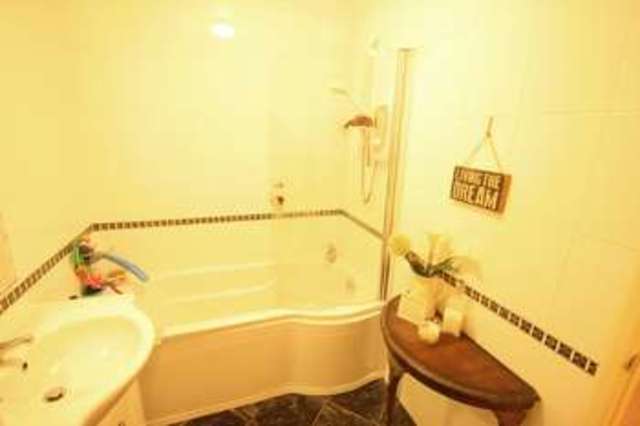  Image of 2 bedroom Flat to rent in Higher Lincombe Road Torquay TQ1 at Higher Lincombe Road TORQUAY Devon, TQ1 2EX
