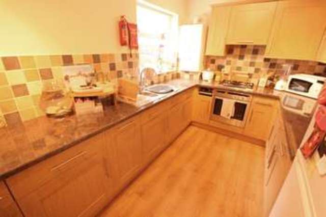  Image of 2 bedroom Flat to rent in Higher Lincombe Road Torquay TQ1 at Higher Lincombe Road TORQUAY Devon, TQ1 2EX