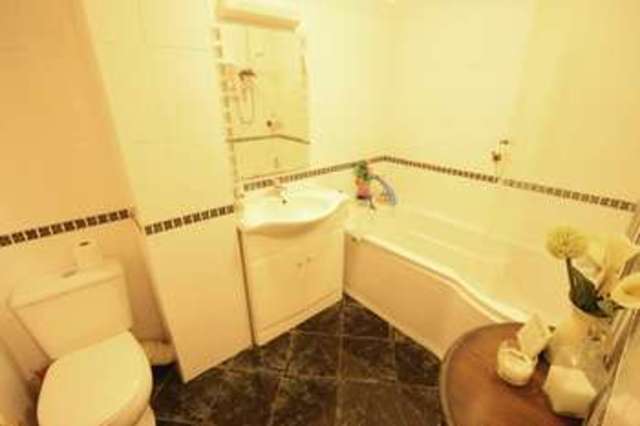  Image of 2 bedroom Flat to rent in Higher Lincombe Road Torquay TQ1 at Higher Lincombe Road TORQUAY Devon, TQ1 2EX