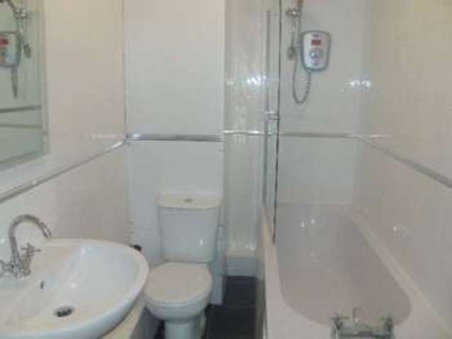  Image of 1 bedroom Flat to rent in South Parade Wakefield WF1 at Wakefield Wakefield, WF1 1LR