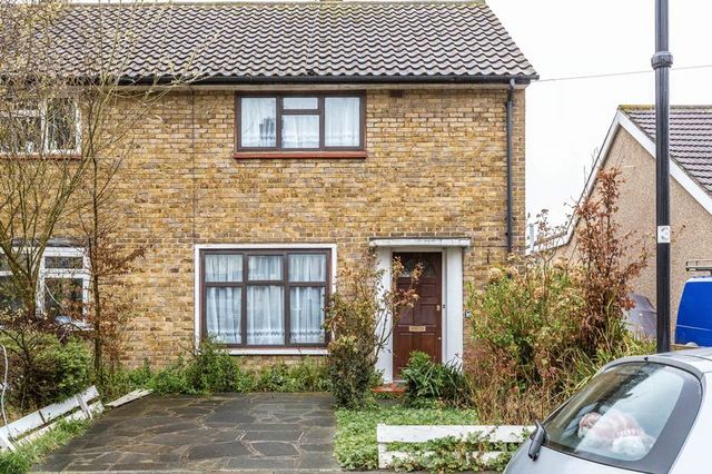  Image of 2 bedroom Detached house for sale in Flemming Crescent Leigh-on-Sea SS9 at Flemming Crescent  Leigh-On-Sea, SS9 4HT