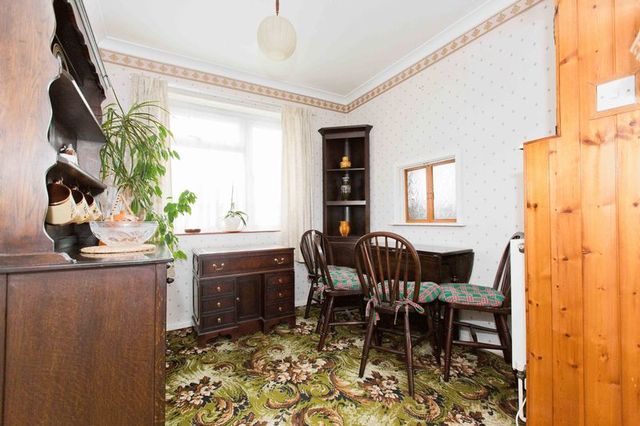  Image of 2 bedroom Detached house for sale in Flemming Crescent Leigh-on-Sea SS9 at Flemming Crescent  Leigh-On-Sea, SS9 4HT