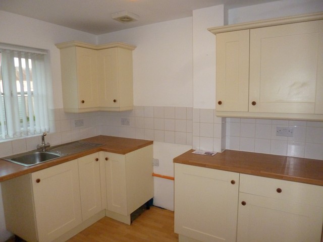  Image of 1 bedroom Cottage to rent in Florence Cottages Wembley Gardens Lancing BN15 at Lancing, BN15 9WF