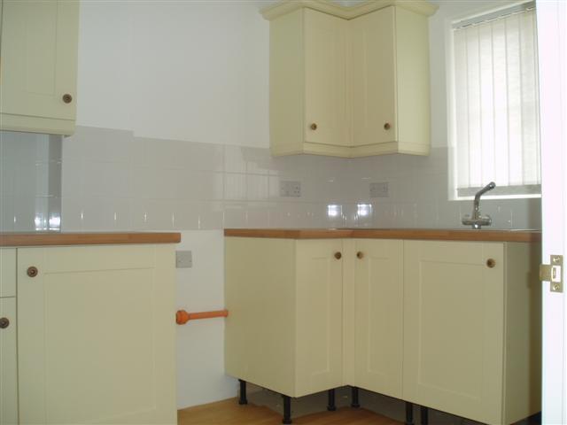  Image of 1 bedroom Cottage to rent in Florence Cottages Wembley Gardens Lancing BN15 at Lancing, BN15 9WF