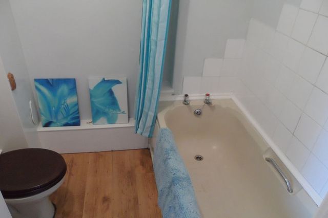  Image of Flat to rent in Forth Place Burntisland KY3 at Forth Place  Burntisland, KY3 9DR