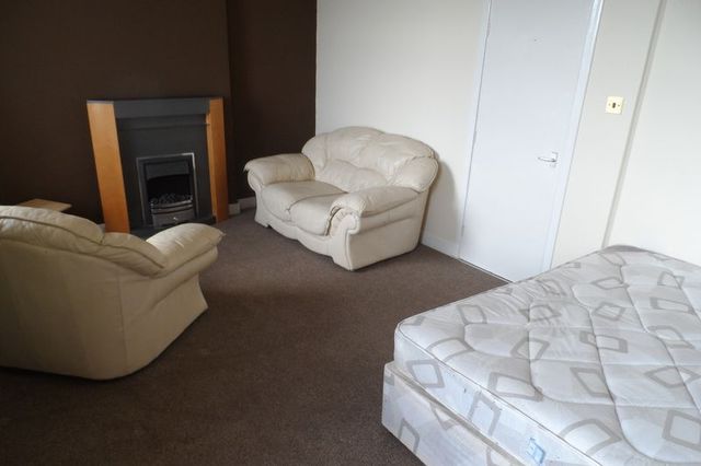  Image of Flat to rent in Forth Place Burntisland KY3 at Forth Place  Burntisland, KY3 9DR