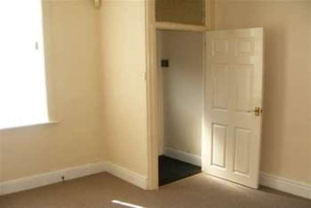  Image of 2 bedroom Terraced house to rent in Foster Street Denton Manchester M34 at Manchester, M34 6HF